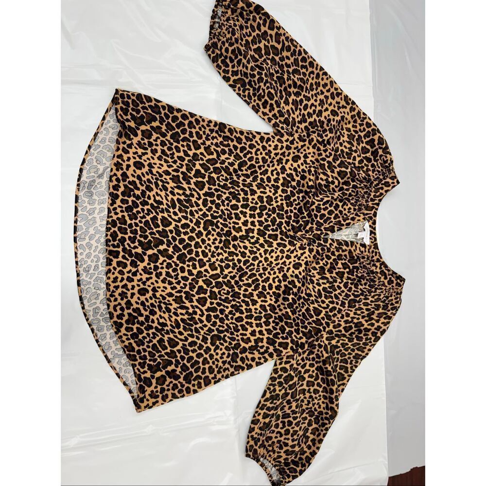 Crown & Ivy Leopard Print V-Neck Blouse with 3/4 Sleeves Size Small